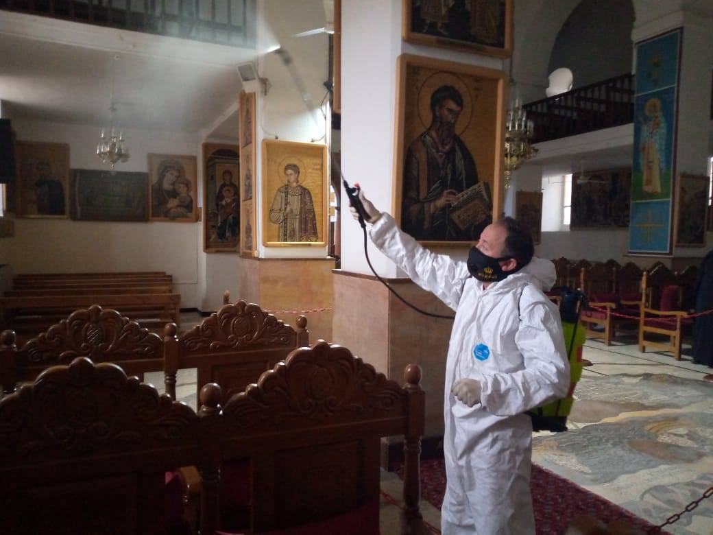 هيئة شباب كلنا الاردن وفريق راجم يواصلان تعقيم الكنائس في مادبا