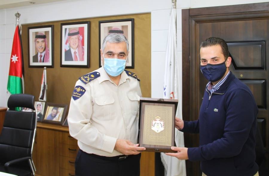 دائرة الجمارك تدرج شركة رام الله لصناعة الحديد ضمن برنامج القائمة الذهبية