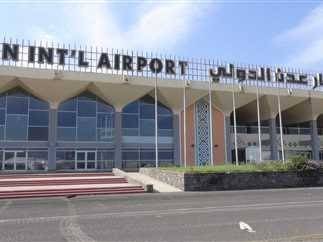 قوات سعودية تقوم بتأمين رئيس وأعضاء الحكومة اليمنية ونقلهم الى قصر معاشيق الرئاسي