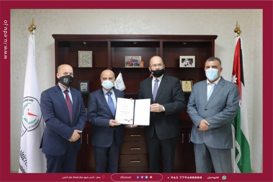 جامعة الإسراء تتسلّم شهادة ضمان الجودة لكلية تكنولوجيا المعلومات