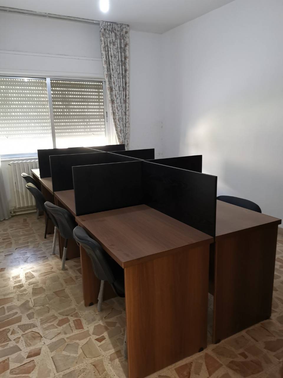 الجمارك تحبط تهريب نكهات سجائر إلكترونية  