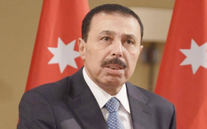 وزير التربية والتعليم يتفقد سير امتحان الثانوية بمحافظة مادبا بزيارة غير معلنة