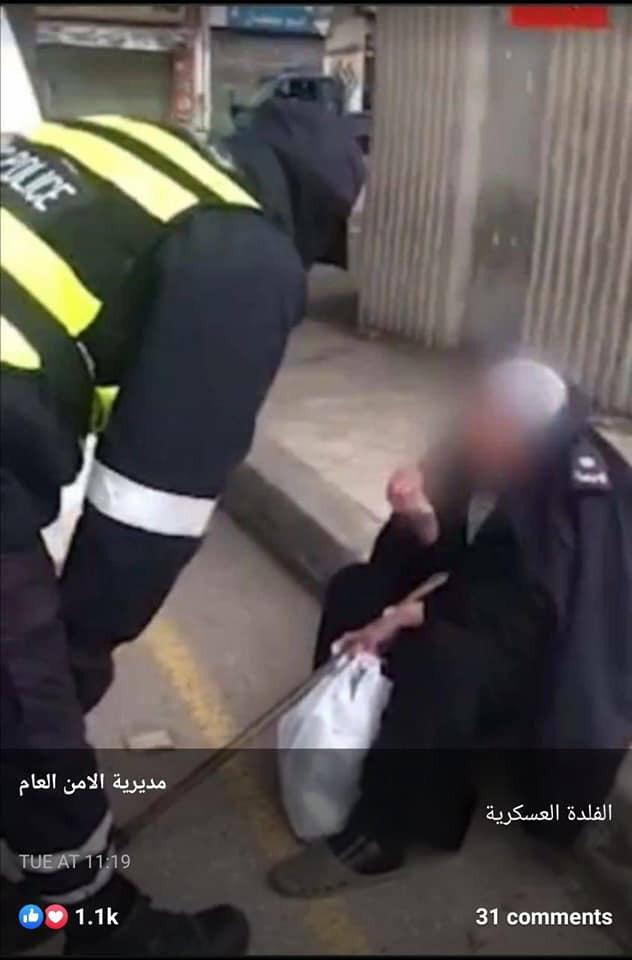 صورة العام 2020 .. الرقيب ضافي أيقونة للتراحم، والصور الفائزة توثق علاقة إنسانية جمعت الأمن بالمواطن خلال العام 2020 