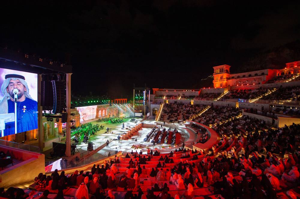 حسين الجسمي يختتم العام 2020 بافتتاح أول الحفلات الغنائية في مدرّج خورفكان بحفل ضخم