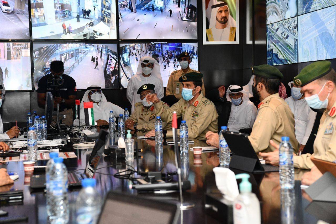 في إطار استعدادات دبي لاحتفالات رأس السنة القائد العام لشرطة دبي يتفقّد غرفة عمليات برج خليفة وبوليفارد محمد بن راشد