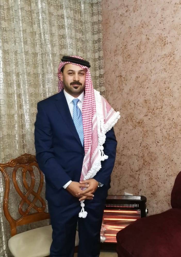 تهنئة للقاضي السابق المحامي حسين الحراحشة بمناسبة عقد قرآن نجله .. الف مبارك