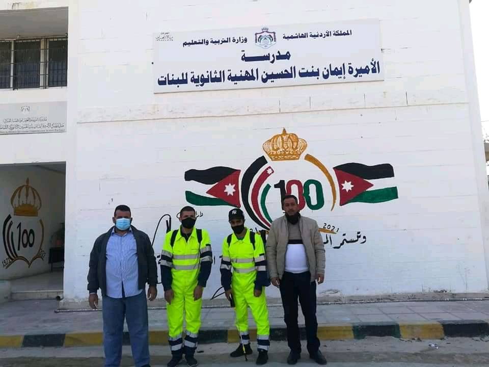 فرق الطوارئ في بلدية المفرق الكبرى تواصل تنفيذ حملات التعقيم لمراكز قاعات إمتحانات الثانوية العامة .. صور