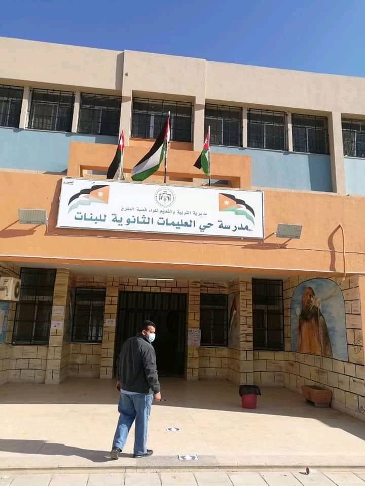 فرق الطوارئ في بلدية المفرق الكبرى تواصل تنفيذ حملات التعقيم لمراكز قاعات إمتحانات الثانوية العامة .. صور