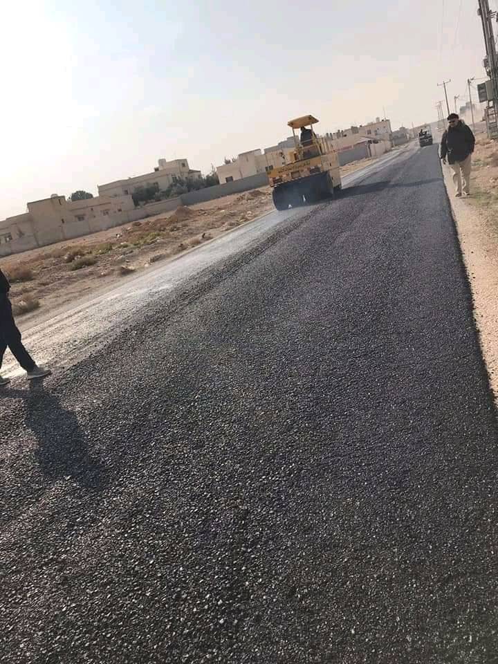 مديرية الخدمات الهندسية في بلدية المفرق الكبرى تبدأ بتنفيذ عطاء الخلطة الاسفلتية الساخنة لشوارع المدينة