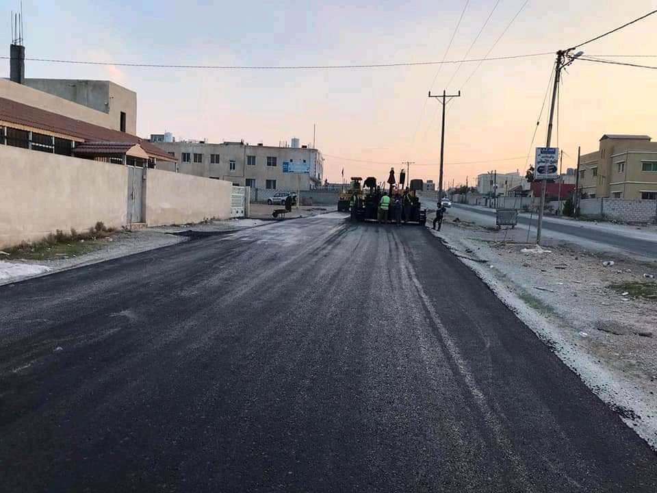 مديرية الخدمات الهندسية في بلدية المفرق الكبرى تبدأ بتنفيذ عطاء الخلطة الاسفلتية الساخنة لشوارع المدينة