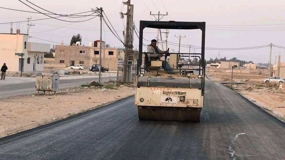 مديرية الخدمات الهندسية في بلدية المفرق الكبرى تبدأ بتنفيذ عطاء الخلطة الاسفلتية الساخنة لشوارع المدينة