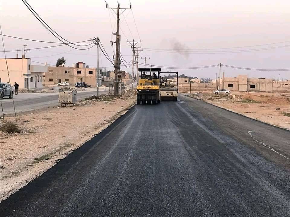 مديرية الخدمات الهندسية في بلدية المفرق الكبرى تبدأ بتنفيذ عطاء الخلطة الاسفلتية الساخنة لشوارع المدينة