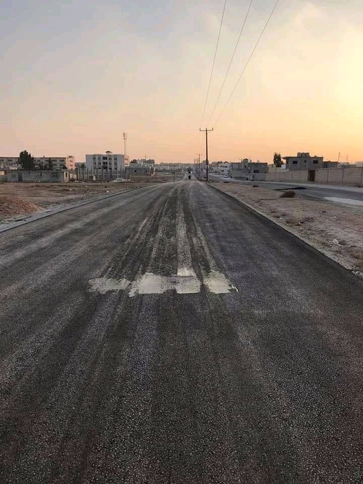 مديرية الخدمات الهندسية في بلدية المفرق الكبرى تبدأ بتنفيذ عطاء الخلطة الاسفلتية الساخنة لشوارع المدينة