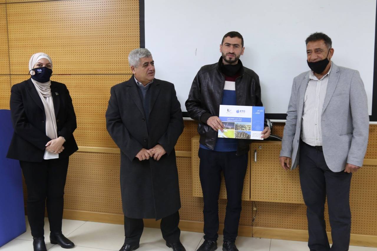  30 مهندس ومهندسة يجتازون  دورة تأهيلية في تدعيم الحفريات واستقرار المنحدرات  