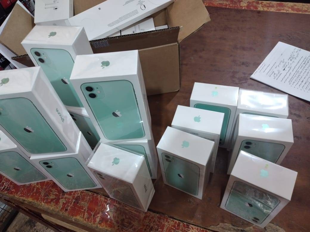 الجمارك تحبط تهريب اجهزة ايفون