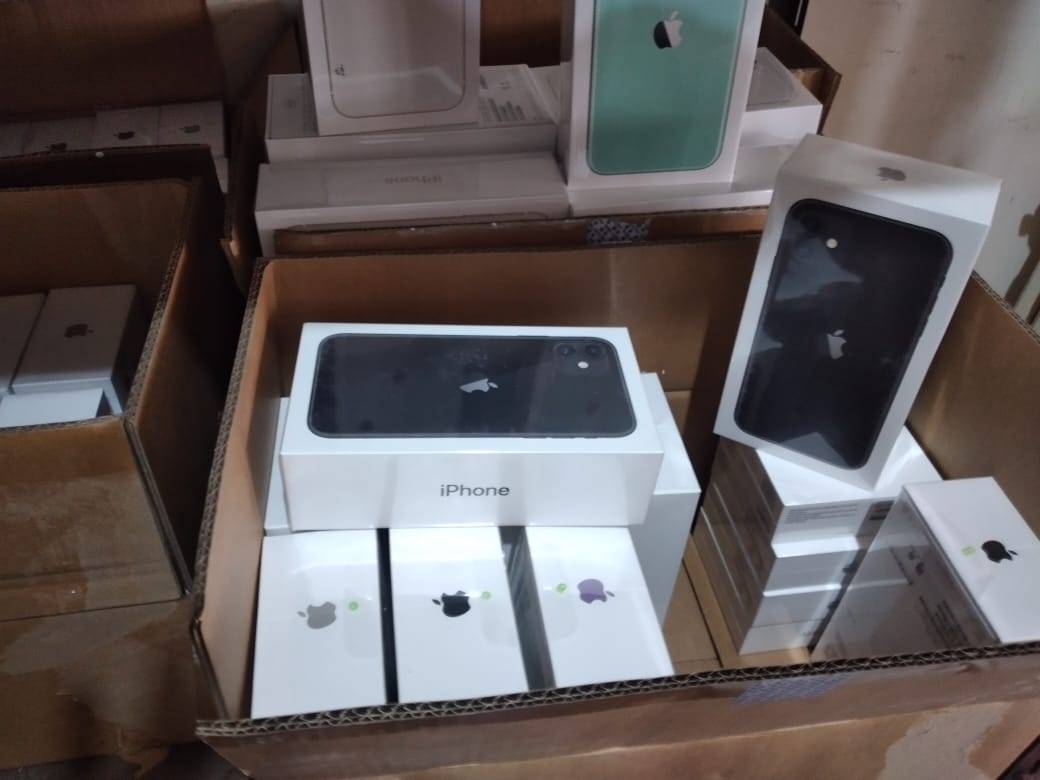 الجمارك تحبط تهريب اجهزة ايفون