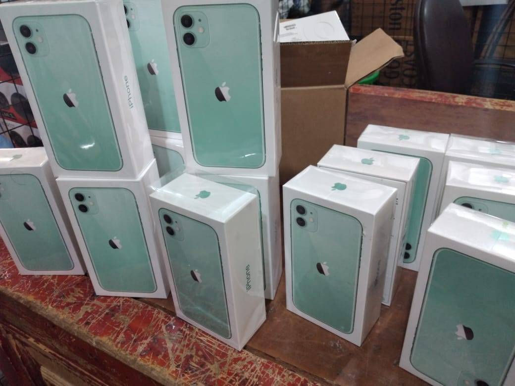 الجمارك تحبط تهريب اجهزة ايفون