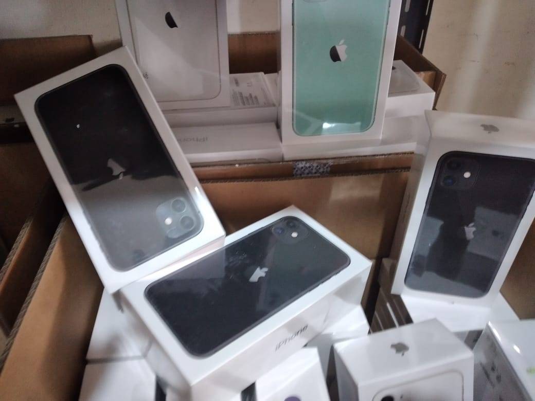 الجمارك تحبط تهريب اجهزة ايفون