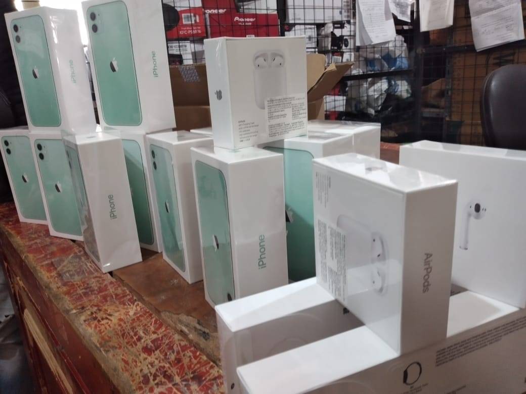 الجمارك تحبط تهريب اجهزة ايفون