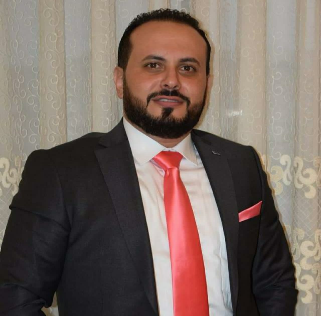 اشرف كمال النسور يشهر زواجه 