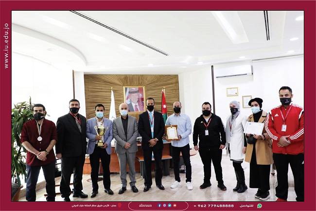 نصيرات يكرم الطلبة المتميزين في النشاط الرياضي والفني في جامعة الإسراء