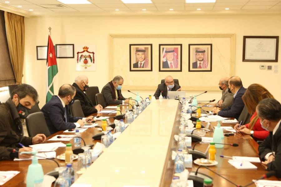 وزيرا الأشغال والعمل يبحثان سبل التعاون بين الوزارتين لخدمة الاستثمار وتوفير فرص عمل للأردن