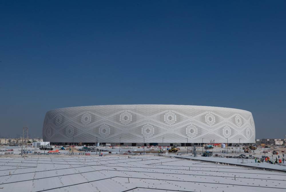 استمرار أعمال بناء وتجهيز استادات مونديال قطر 2022 رغم تحديات كورونا
