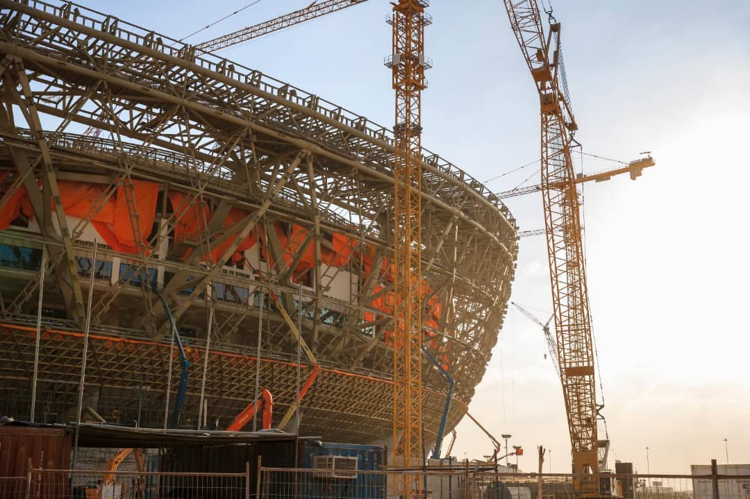 استمرار أعمال بناء وتجهيز استادات مونديال قطر 2022 رغم تحديات كورونا