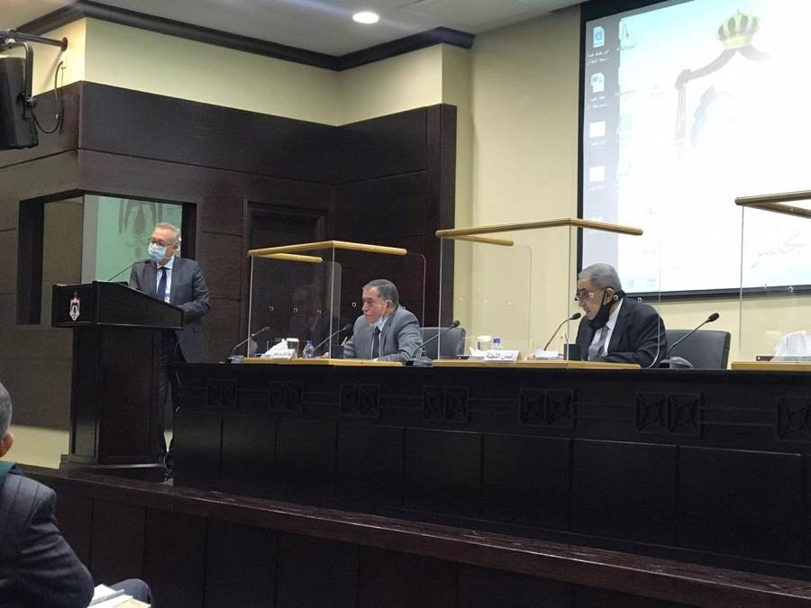 لجنة الصحة والبيئة والسكان في مجلس الأعيان تستضيف مدير عام مستشفى الجامعة الأردنية