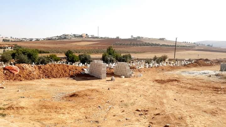 بلدية مادبا تبدأ بصيانة المقبرة الإسلامية بماعين