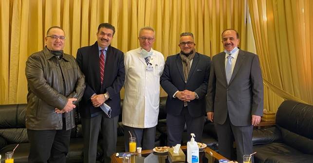 مستشفى الجامعة الأردنية يستضيف أحد خريجي كلية الطب في الجامعة الأردنية وأحد أهم الرواد في مجال جراحة الأجنة وجراحة الدماغ والأعصاب على مستوى العالم
