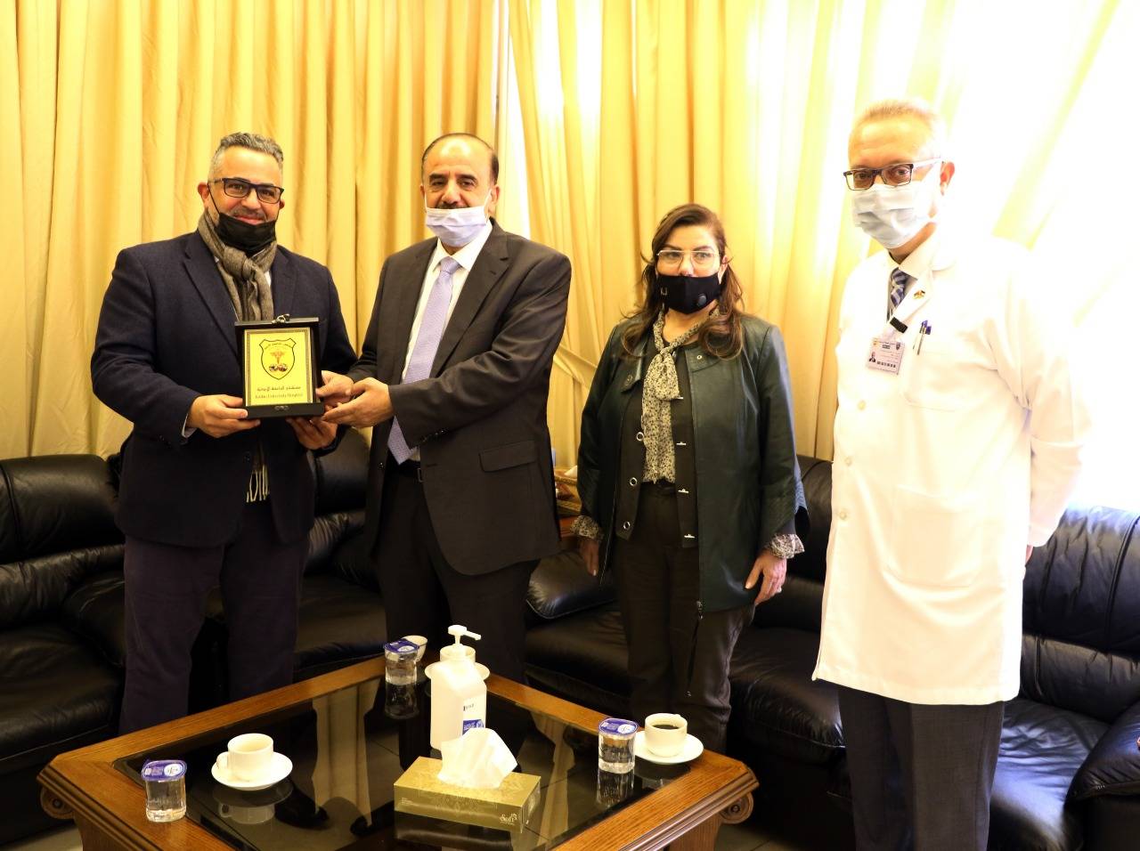مستشفى الجامعة الأردنية يستضيف أحد خريجي كلية الطب في الجامعة الأردنية وأحد أهم الرواد في مجال جراحة الأجنة وجراحة الدماغ والأعصاب على مستوى العالم