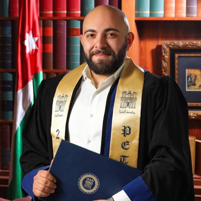 المحامي سعد حياصات رئيس إتحاد العاب القوى يحتفل بحصول نجله سراج على درجة البكالوريوس