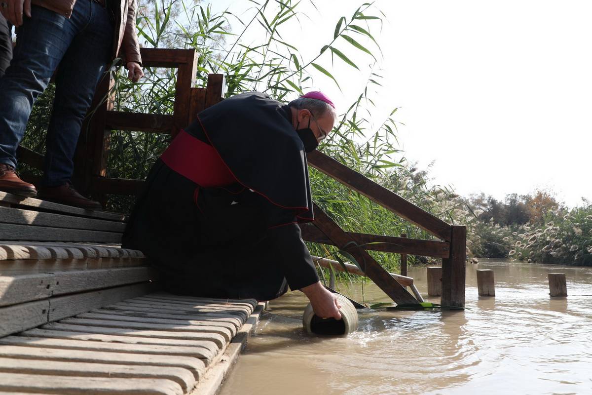 مؤتمر صحفي وقداس احتفالي للبطريرك بيتسابالا في يوم حج الكنائس الكاثوليكية إلى موقع المعمودية - المغطس