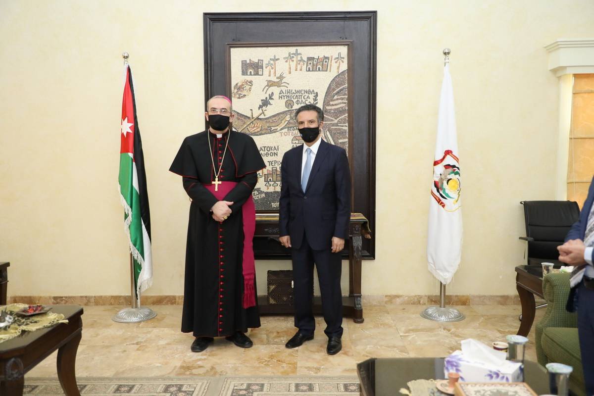 مؤتمر صحفي وقداس احتفالي للبطريرك بيتسابالا في يوم حج الكنائس الكاثوليكية إلى موقع المعمودية - المغطس