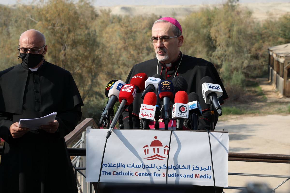 مؤتمر صحفي وقداس احتفالي للبطريرك بيتسابالا في يوم حج الكنائس الكاثوليكية إلى موقع المعمودية - المغطس