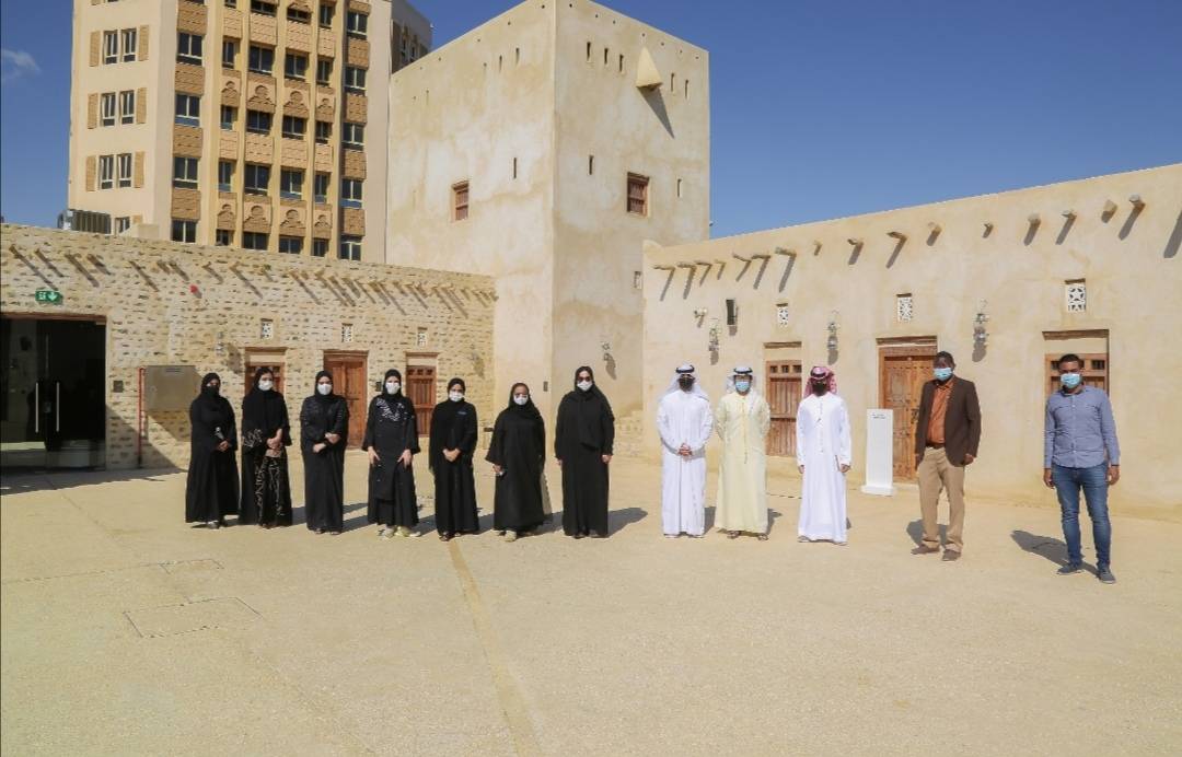 هيئة الشارقة للآثار تنظم جولة ميدانية بخورفكان لهيئة الإنماء التجاري والسياحي