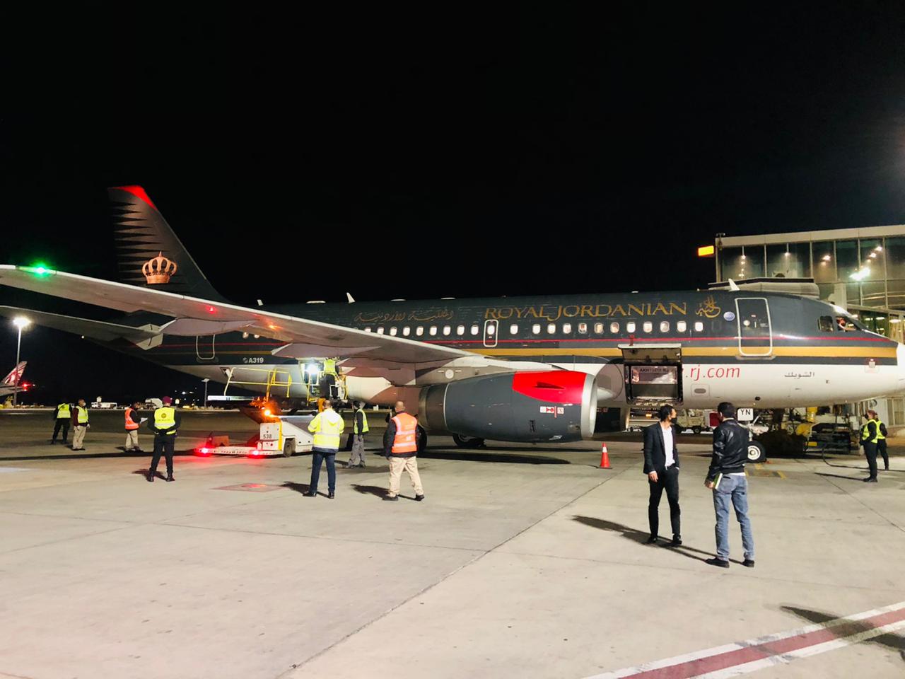 وصول الدفعة الأولى من مطعوم فايزر المضاد لكورونا الى الأردن .. فيديو وصور 