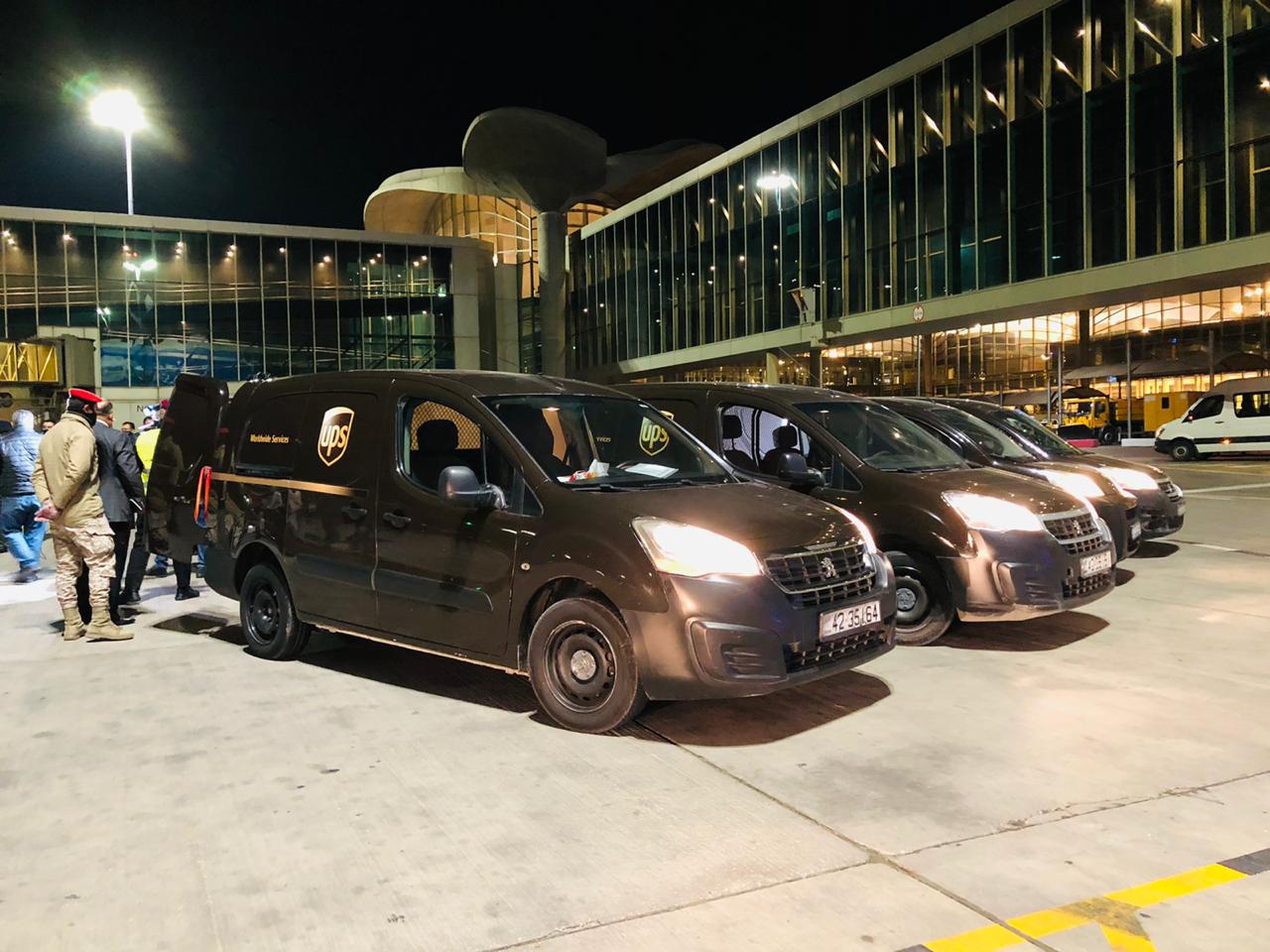 وصول الدفعة الأولى من مطعوم فايزر المضاد لكورونا الى الأردن .. فيديو وصور 