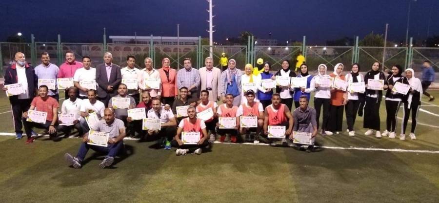 الوزير والمدير والجماهير نحو النجاحات تسير