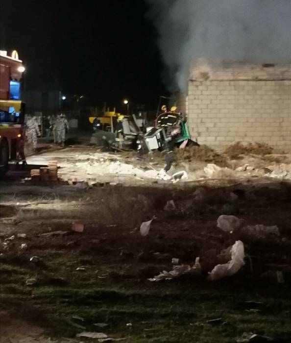 حريق مستودع داخل المدينة الصناعية في محافظة المفرق.. والدفاع المدني يتواجد في مكان الحادثة 