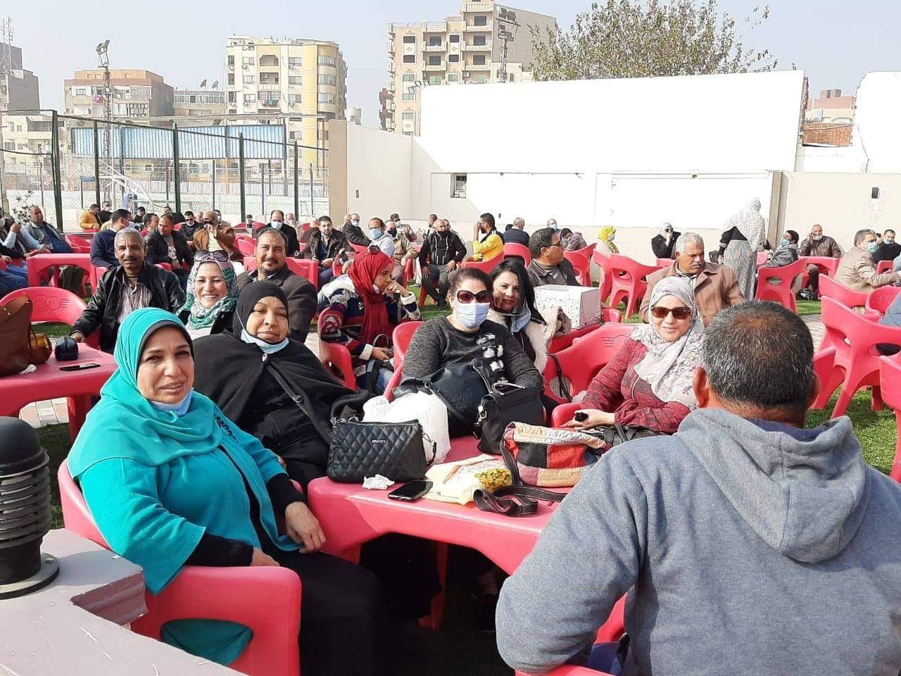 الوزير والمدير والجماهير نحو النجاحات تسير