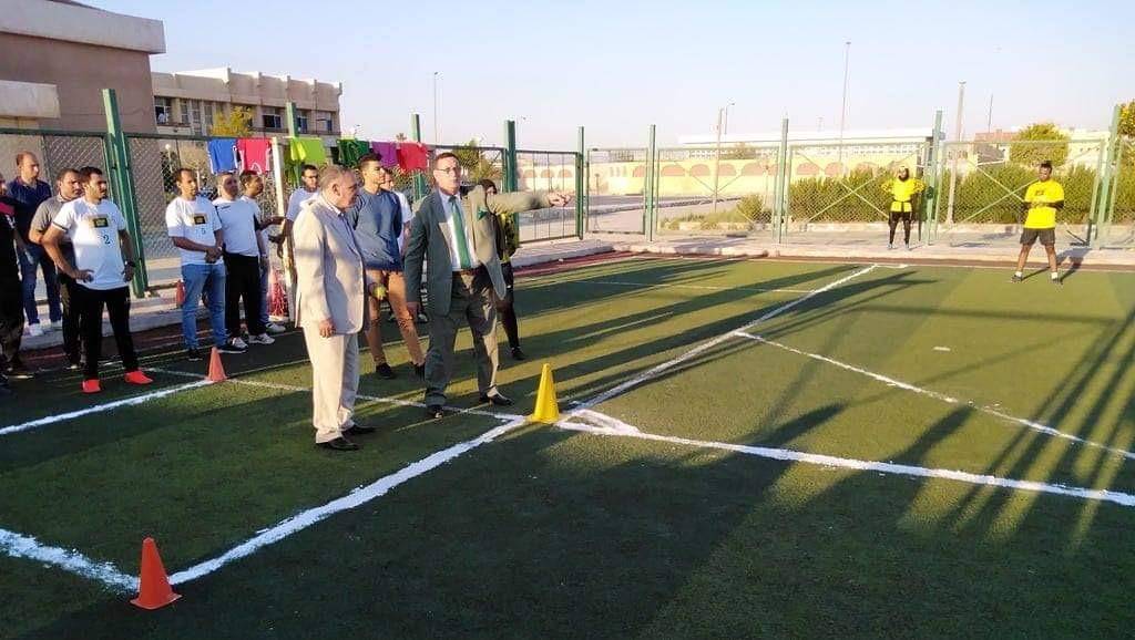 الوزير والمدير والجماهير نحو النجاحات تسير