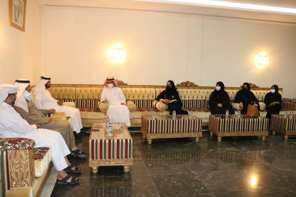 لجنة شؤون التربية والتعليم والثقافة والاعلام والشباب بالمجلس الاستشاري لإمارة الشارقة تزور نادي الشارقة للصقارين ونادي الشارقة لسباقات الهجن وتطلع على أجندة أعمالهما الرياضية خلال عام 2021 