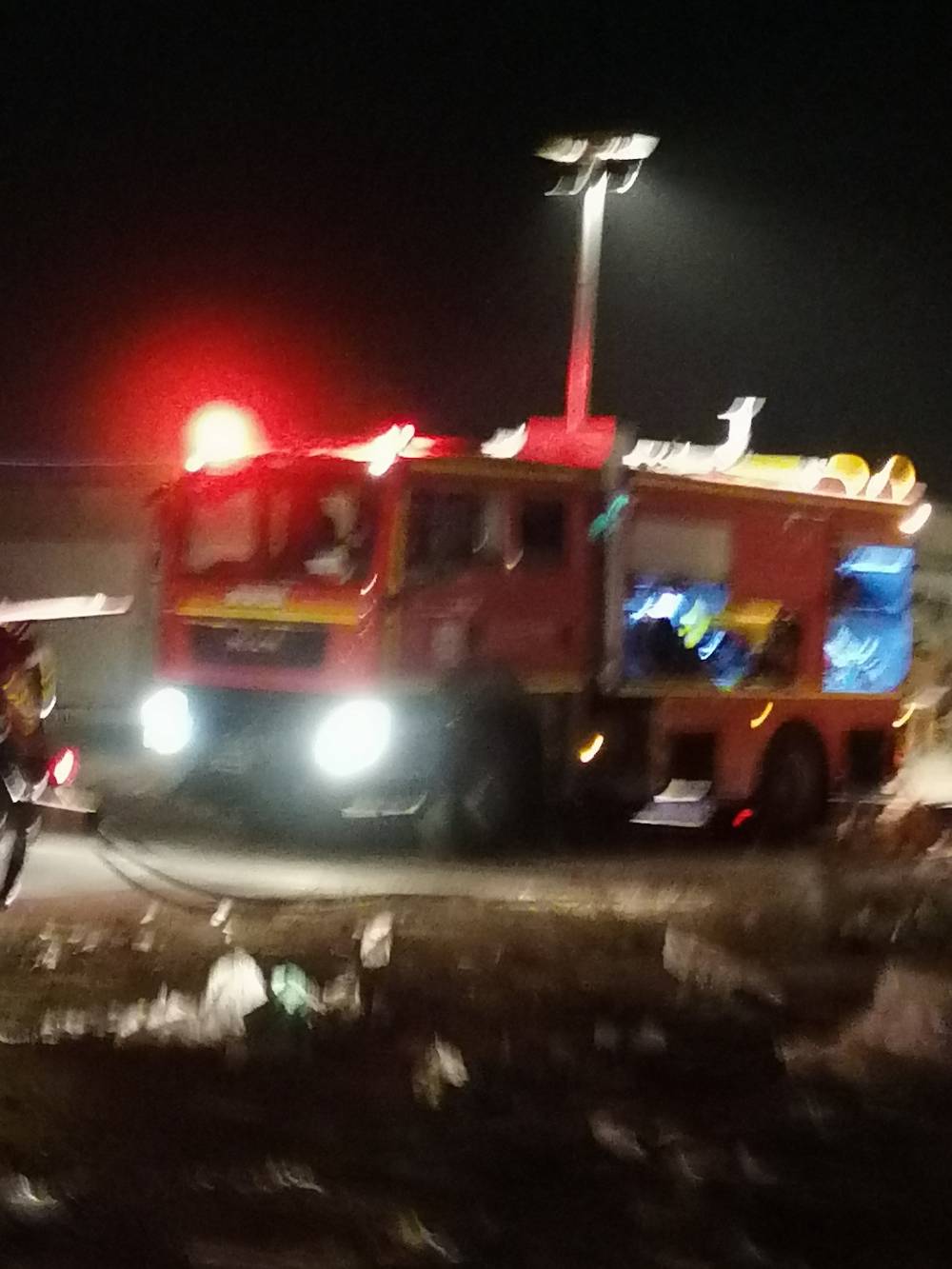 حريق مستودع داخل المدينة الصناعية في محافظة المفرق.. والدفاع المدني يتواجد في مكان الحادثة 
