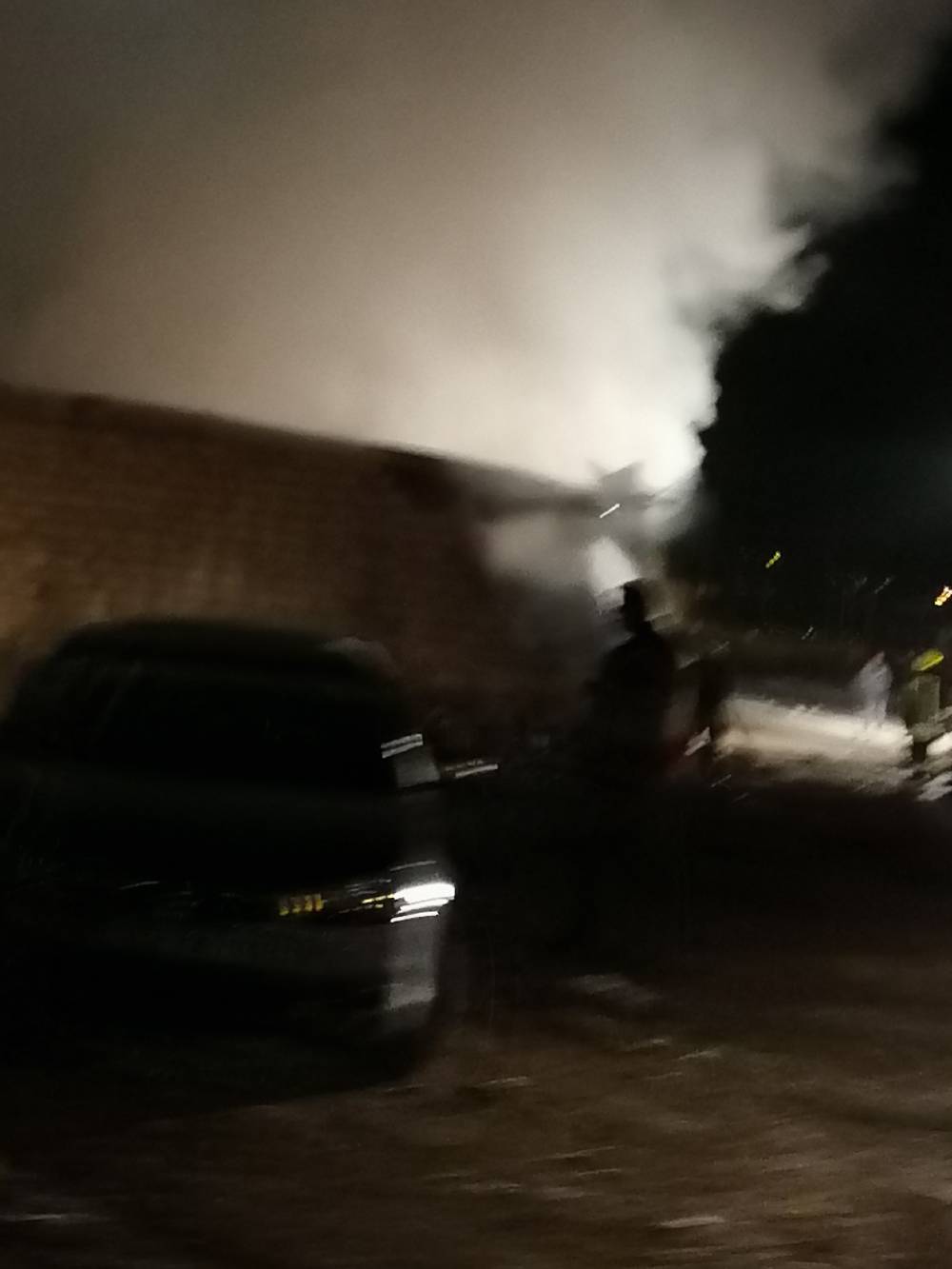 حريق مستودع داخل المدينة الصناعية في محافظة المفرق.. والدفاع المدني يتواجد في مكان الحادثة 