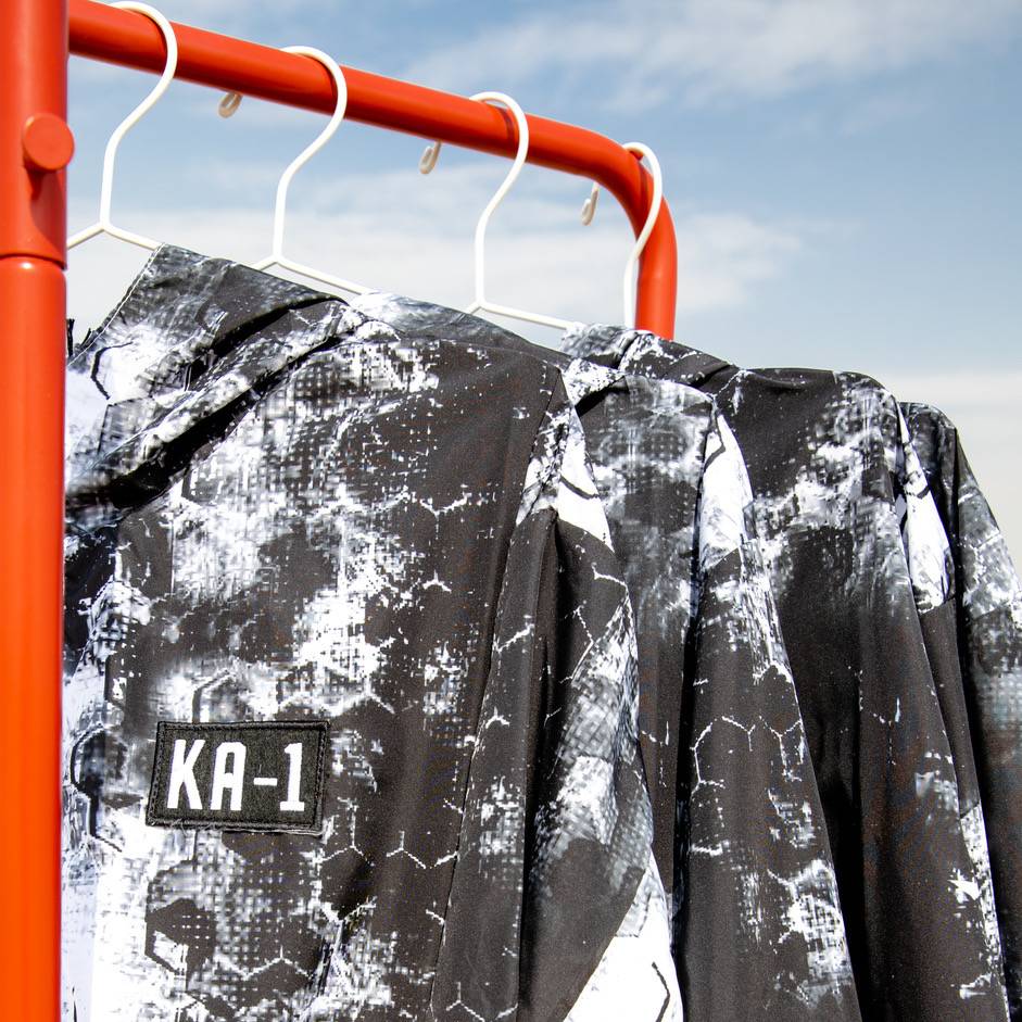 علامة كينجس أمبيشن تستعد لإطلاق أربعة نماذج محدودة الإصدار ضمن تشكيلتها المشتركة مع ترانسفورمرز في 25 يناير