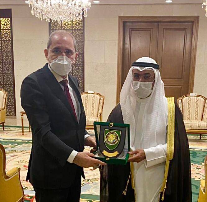 الصفدي يعقد مباحثات موسعة مع وزير الخارجية السعودي 