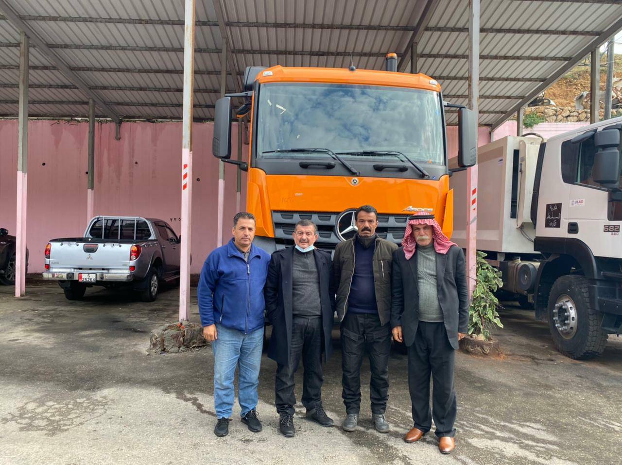 بلدية السلط تضيف خدمة نوعية إلى أسطول آلياتها