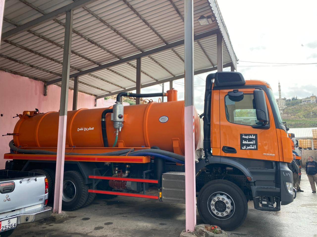 بلدية السلط تضيف خدمة نوعية إلى أسطول آلياتها